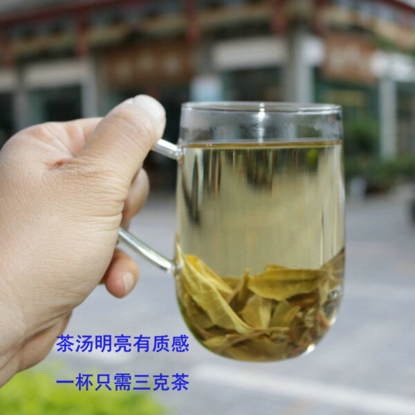 Yunnan Tea Mengku Zhengqi Pond Old Tree Tea Hand Tear Cake Raw Tea 180g - Image 5