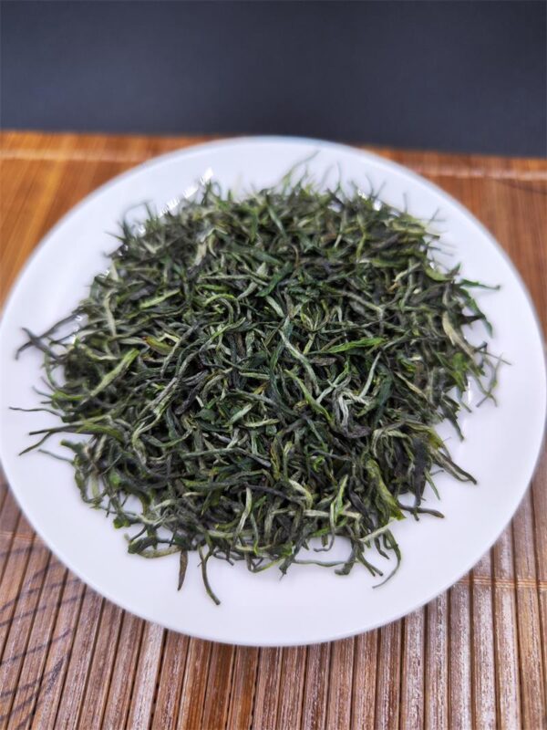 Xinyang Maojian Spring New Tea Fresh Bud Leaf Ecological Tea Garden Bulk - Image 3